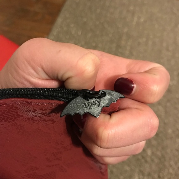 Bundle of two red Ipsy bags. Never been used - Picture 6 of 6